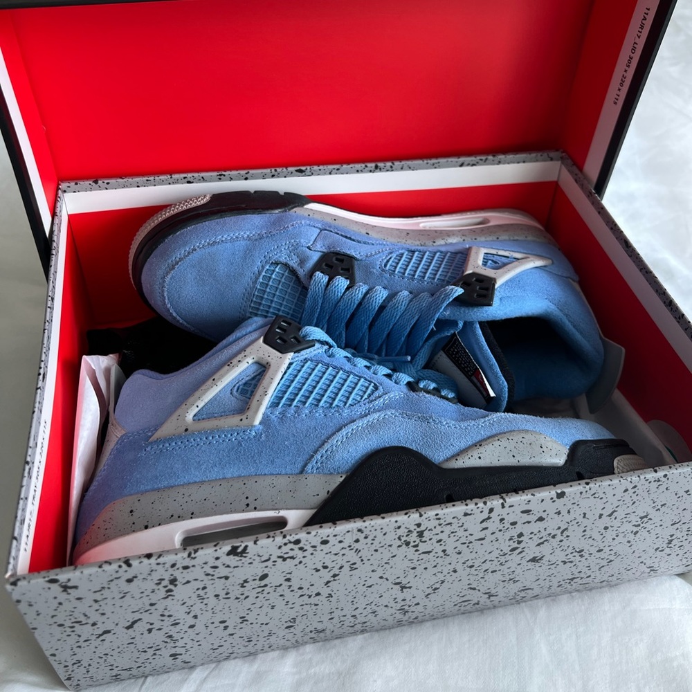Air Jordan 4 Retro 'University Blue'